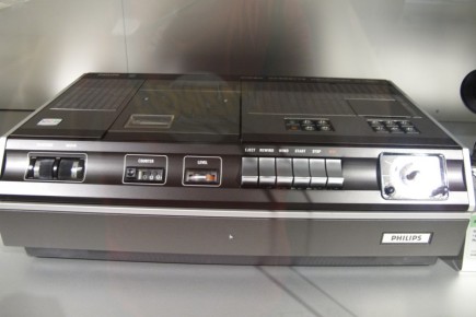 Conocidas en la región como "chanchas", estas fueron las primeras videograbadoras hogareñas. Aún luego de la salida de equipos VHS más modernos, se seguían usando por su excelente calidad de grabación.