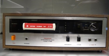 Los inicios de la producción musical hogareña: un módulo de grabación de audio profesional en cinta, de 4 canales, fabricado por Pioneer.
