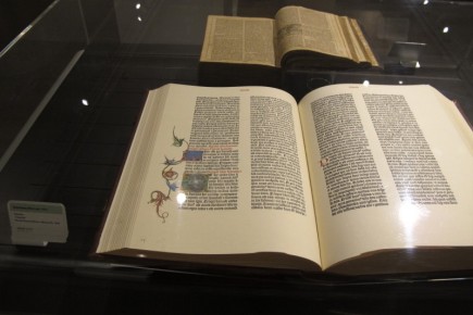 Un ejemplar de la Biblia de Gutemberg de 1454.
