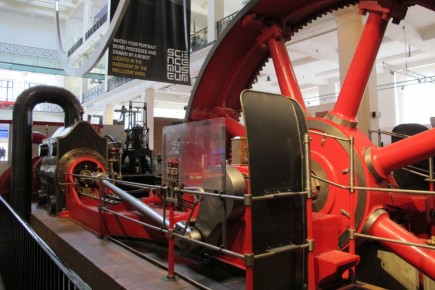 El museo cuenta con una máquina de vapor real, totalmente restaurada y en plena condición de funcionamiento.