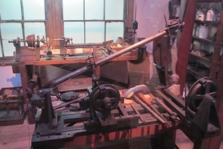¿Quieren saber dónde empezó todo? Aquí. Este es el escritorio de trabajo original de James Watt, el padre de la revolución industrial y prócer para los amantes de la tecnología.