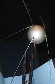 Una réplica del Sputnik 1, el primer satélite artificial de la historia, lanzado el 4 de octubre de 1957 por la Unión Soviética.