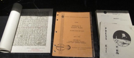 La documentación de las misiones Apollo: plan de vuelo, kit de prensa y mapas de las zonas de alunizaje.