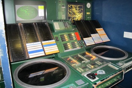 Una réplica del sistema de control de vuelos comerciales usado hasta la década del 80.