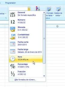 En la pestaña [Inicio] de Excel 2007 y 2010 hay una opción para elegir el formato de hora.