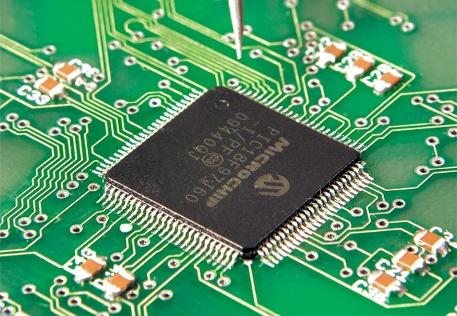 Los circuitos integrados son componentes electrónicos muy utilizados para la realización de diversos proyectos en electrónica, debido a su gran capacidad de integración y su estabilidad.
