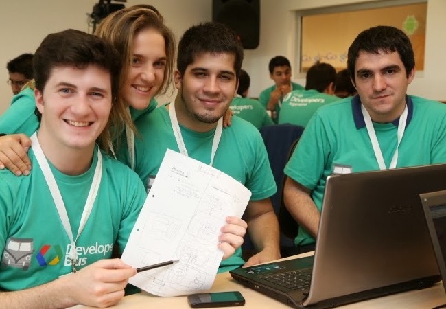 Los miembros del equipo ganador, quienes viajarán a Mountain View.