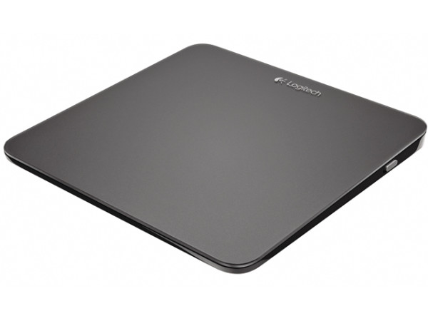 El avance de la interfaz táctil no parece tener fin, cada vez son más los dispositivos que la aprovechan. Para que nuestra computadora de escritorio no se quede atrás, Logitech nos ofrece el equipo T650. Un touchpad que nos permitirá reemplazar a nuestro viejo y querido mouse, por una superficie táctil plana que nos permitirá navegar por nuestra PC de forma práctica y sencilla. Pensado para aprovechar al máximo  la interfaz de Windows 8, cuenta con 13 gestos táctiles para desplazarse fácilmente por el sistema operativo. Aunque también es compatible con Windows 7. Se conecta de forma inalámbrica y cuenta con una batería recargable en su interior, por lo que no necesitaremos de pilas. Este peculiar dispositivo cuenta con un precio alrededor de los ARS $599.