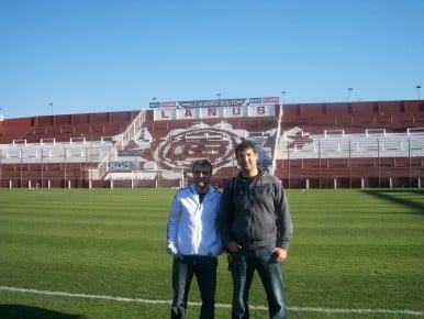 Krikor Attarian y Stefano Zamarelli, fundadores de AZSportech, en el Estadio de Lanús.