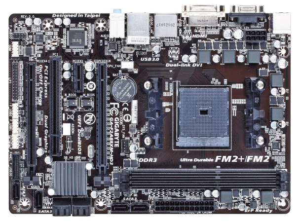 En este motherboard tenemos sólo dos zócalos para memoria RAM, lo que ayuda a mantener un tamaño reducido.