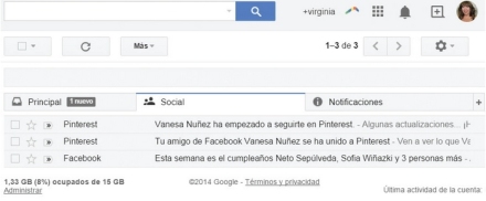 La interfaz de Gmail organiza el contenido de [Recibidos] en pestañas. De forma predeterminada, [Principal], [Social] y [Notificaciones], aunque si hacemos clic en el botón [+] podemos habilitar también [Promociones] y [Foros].