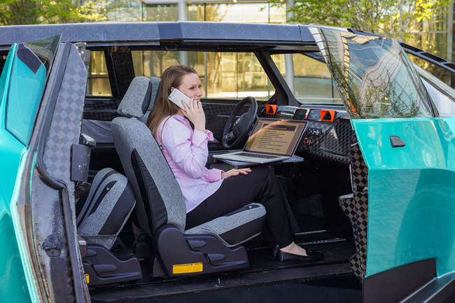 Los niveles de configuración del vehículo conceptual de Toyota permiten convertir en habitáculo en un espacio de trabajo