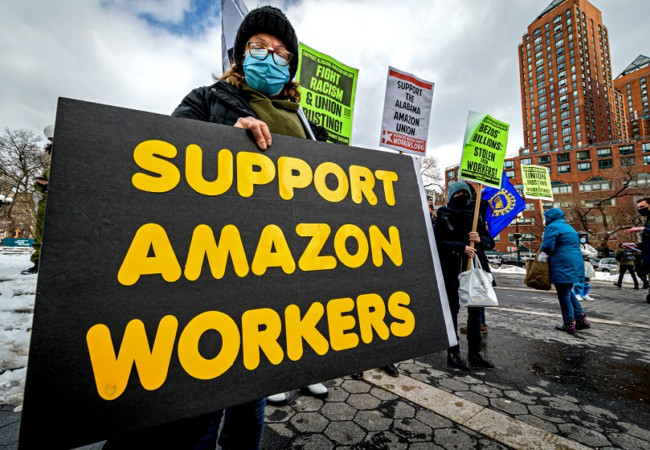 Amazon amenaza a sus empleados para que no formen ...